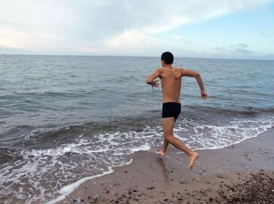 Cómo seguir ejercitándose en la playa este verano