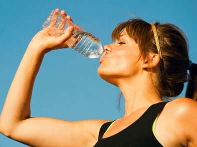 Cómo estar bien hidratado antes, durante y después de la actividad física