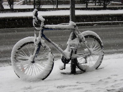 Os damos una serie de consejos para montar en bici con nieve