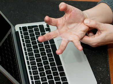 Fortalece tus manos para evitar dolores