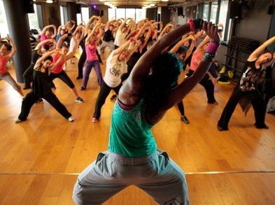 Baila y tonifica en casa para ponerte en forma