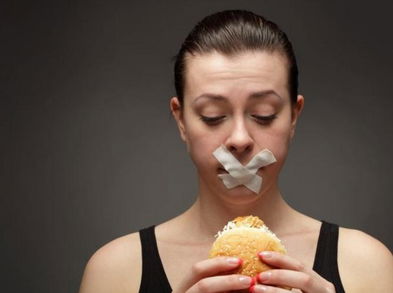 ¿Es bueno comer poco para vivir mucho?