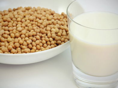 Conozcamos la alternativa a la leche corriente, la leche de soja