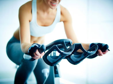 Cómo variar tu entrenamiento sobre la bicicleta estática