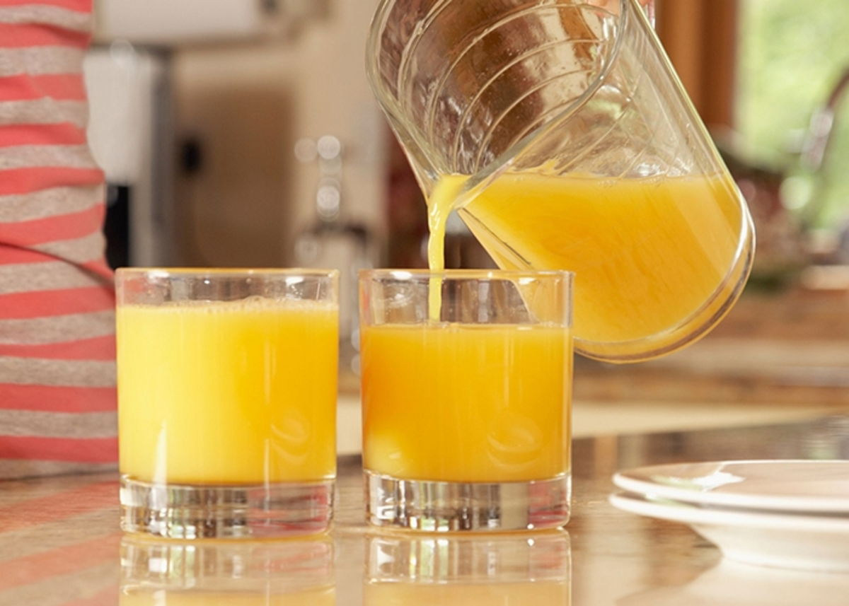 Dos vasos de zumo de naranja