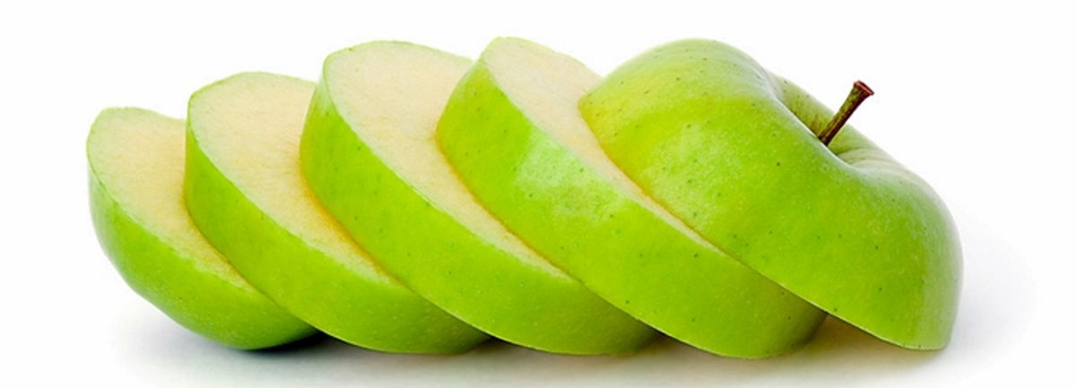 Manzana verde cortada