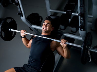 Primeros entrenamientos, ¿press en banco o en multipower?