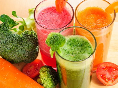 Zumos de hortalizas coloridos y beneficiosos para la salud