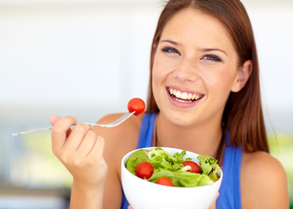 Comer vegetales de hojas verdes