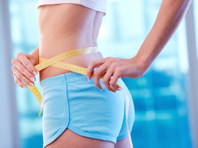 ¿Eres mujer y quieres afinar tu cintura? ¡Sigue estos 3 ejercicios!