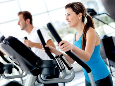 Endurece tu culo sobre la elíptica con esta sesión