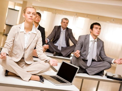 3 posiciones de Yoga para realizar en la oficina