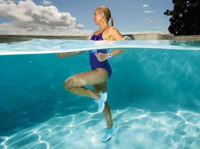 3 ejercicios en piscina para tonificar brazos, piernas y abdomen