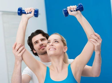 ¿Quieres lucir unos lindos hombros? ¡Ve por las mancuernas y haz estos ejercicios!