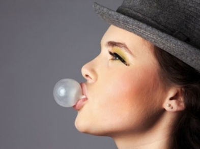 Conoce 5 beneficios de mascar chicle