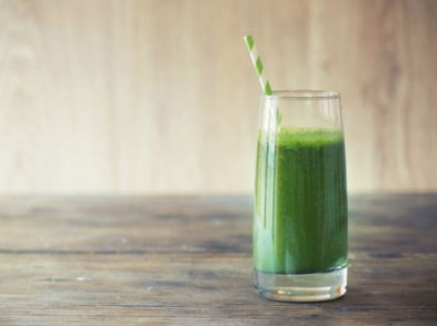 El batido de pepino y agua de coco puede ser la bebida más refrescante
