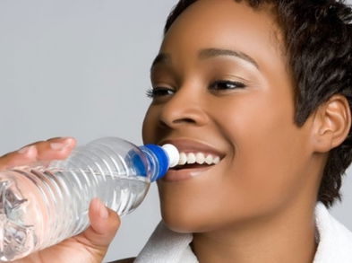 3 bebidas que son más efectivas que el agua con limón