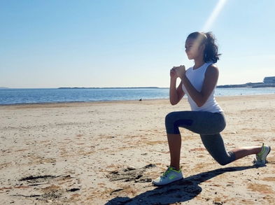 Tonifica y prepara tus piernas durante 4 semanas con este HIIT en la playa