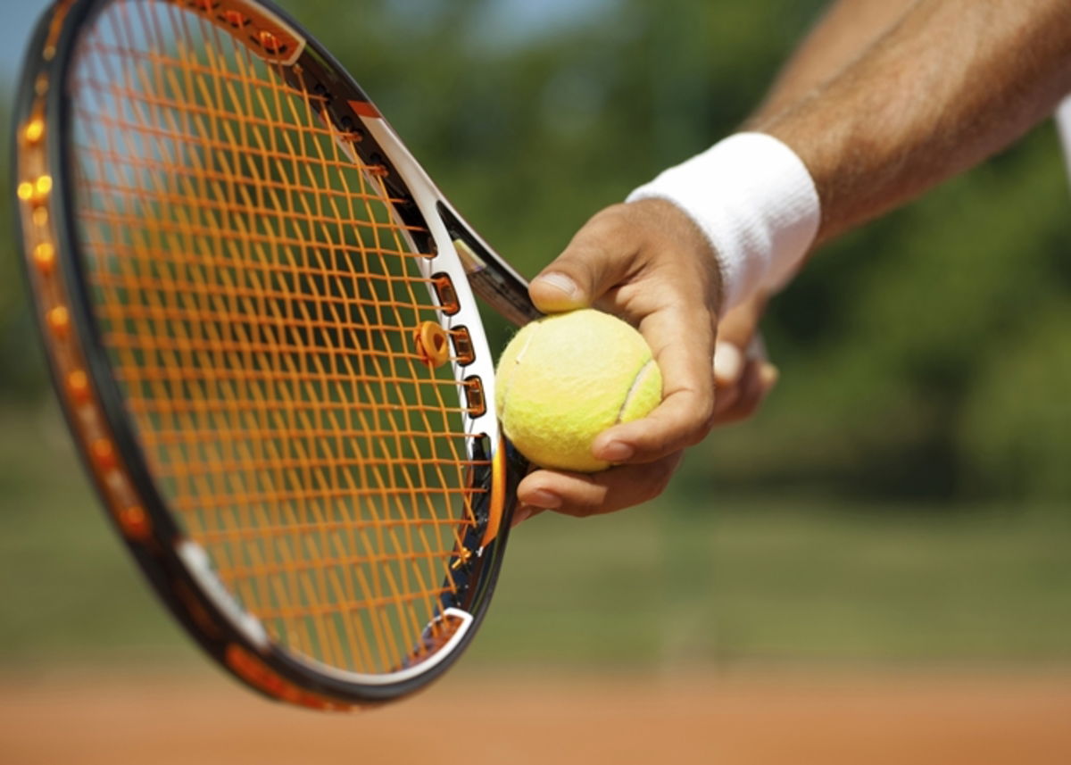 Raqueta con pelota de tenis