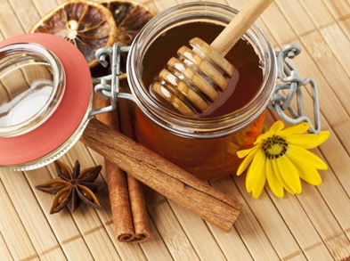 ¿Pueden la miel y la canela reducir el acné?