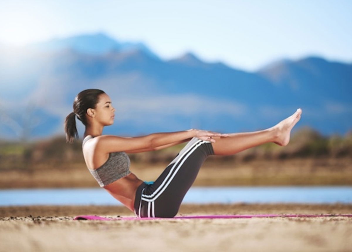 Mujer haciendo Pilates