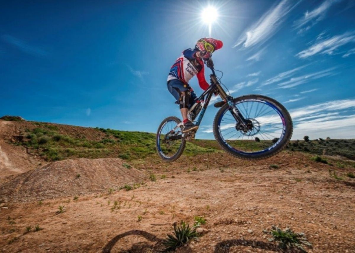 Ciclista todo terreno