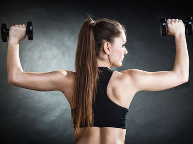 Saca partido este verano y luce unos hombros espectaculares con estos ejercicios