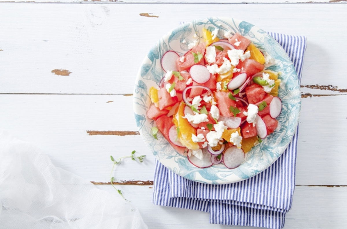 Ensalada de rábanos, tomates y naranja