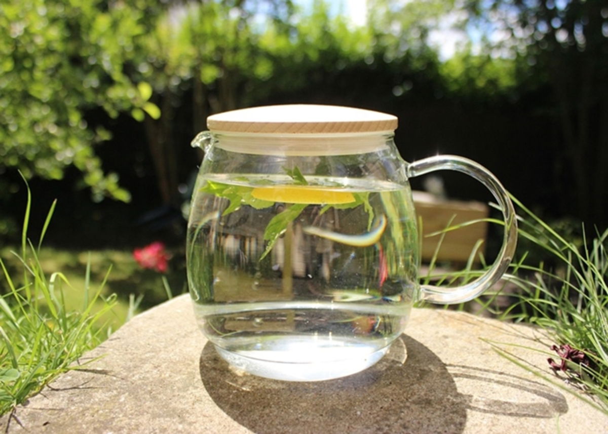 Jarra de agua con limón