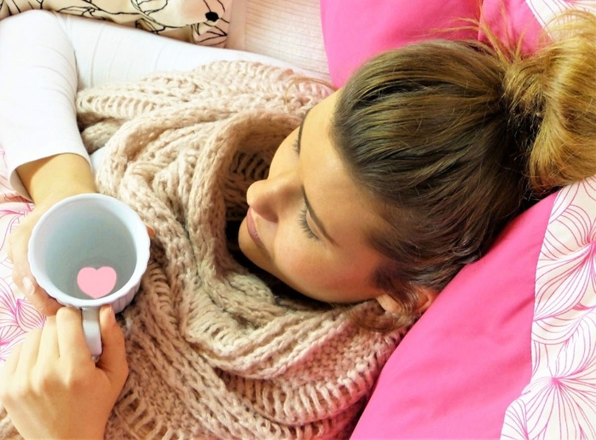 Mujer tomando un té