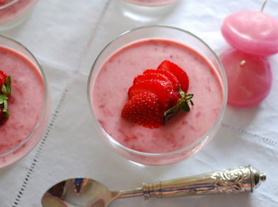 Gelatina de fresa, receta para cuidar el estómago