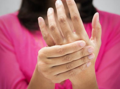 ¿Cómo evitar los calambres en las manos?