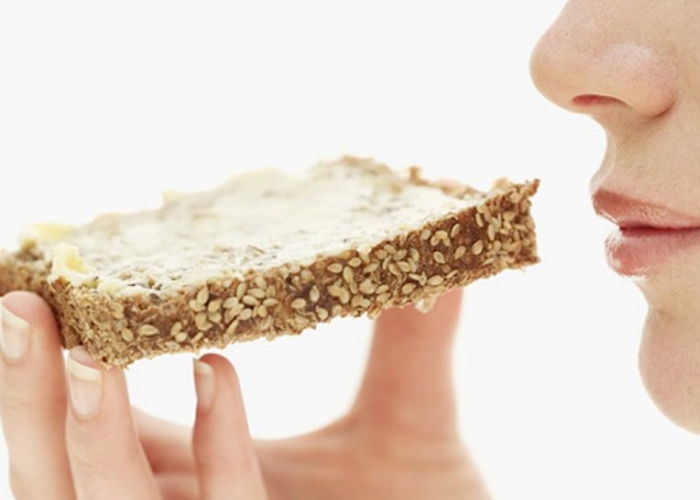 Persona evitando pan