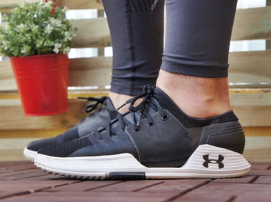 Completa tu equipación deportiva con Underarmour