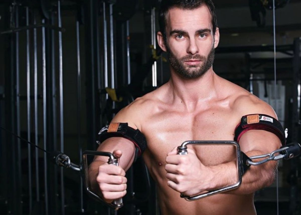 Persona siguiendo método Kaatsu