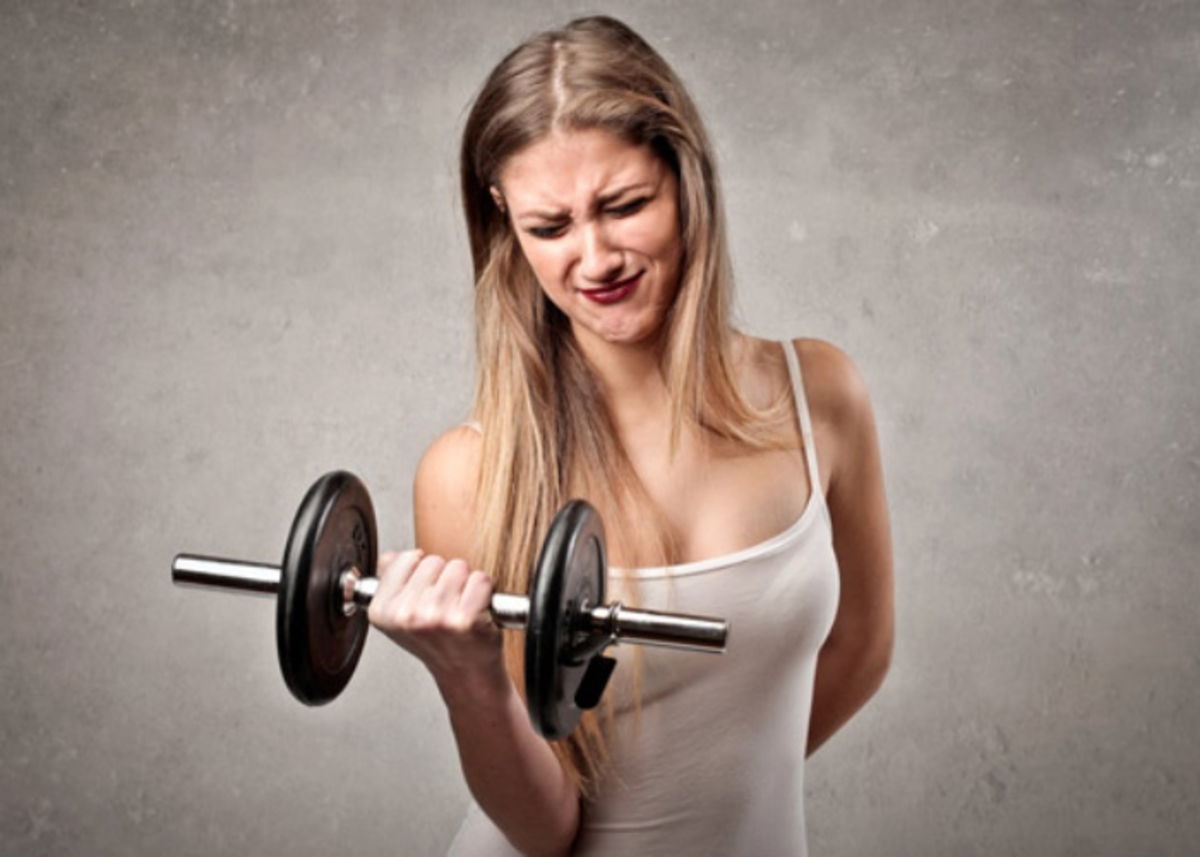 Persona ejercitándose mal