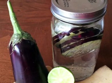 Agua de berenjena para decirle adiós a esos kilitos extras