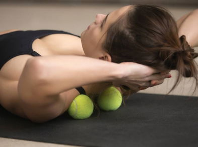 Minimiza el dolor con estos ejercicios con pelota de tenis