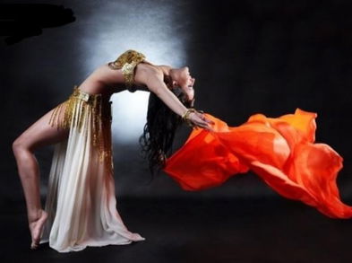 Tonifica el cuerpo con estos movimientos de danza árabe