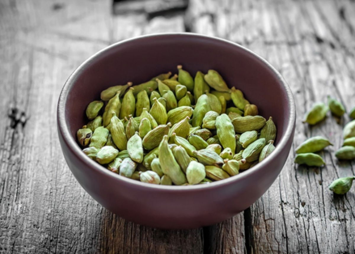 Plato semillas cardamomo