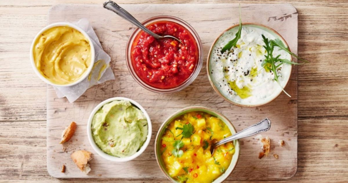 Plato con varias salsas