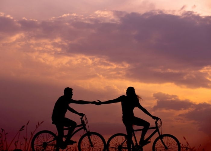 paseo en pareja en bicicleta