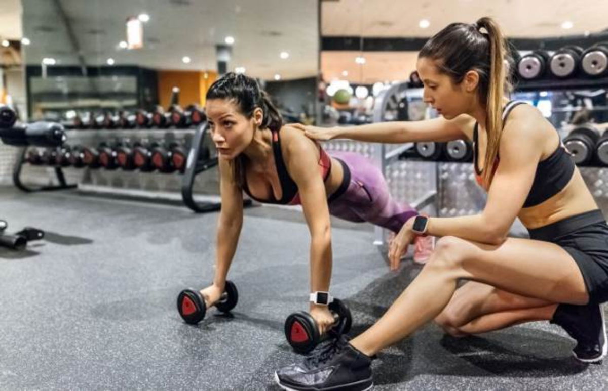 Entrenador con deportista