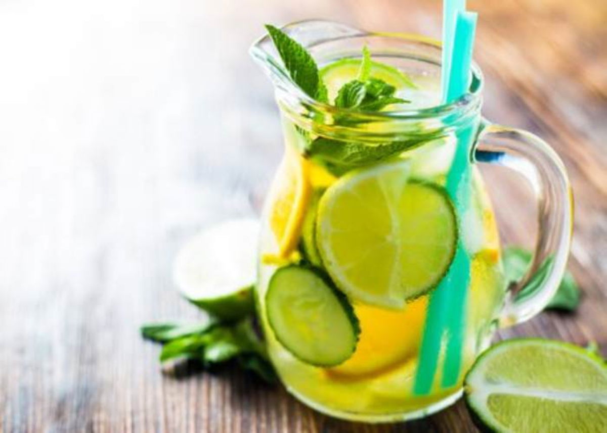 Bebida pepino y limón