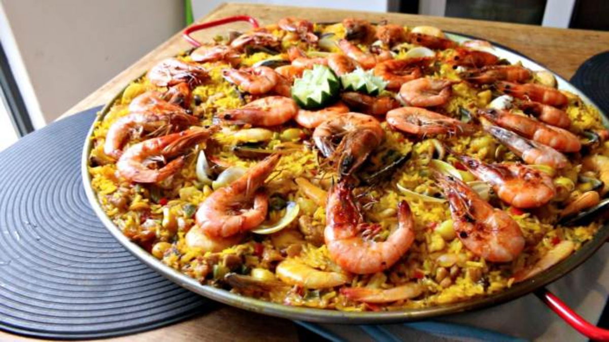 Paella a la mesa
