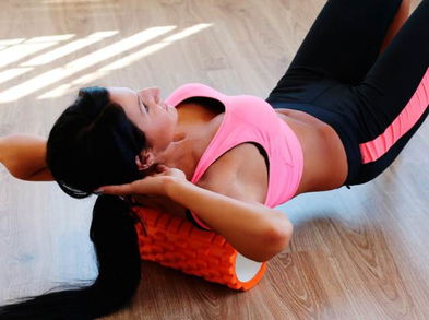 Ejercicios con rodillo de espuma para aminorar el dolor de cuello y hombros