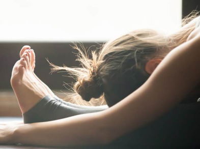 Fortalece los huesos frágiles con estas posturas de Yoga