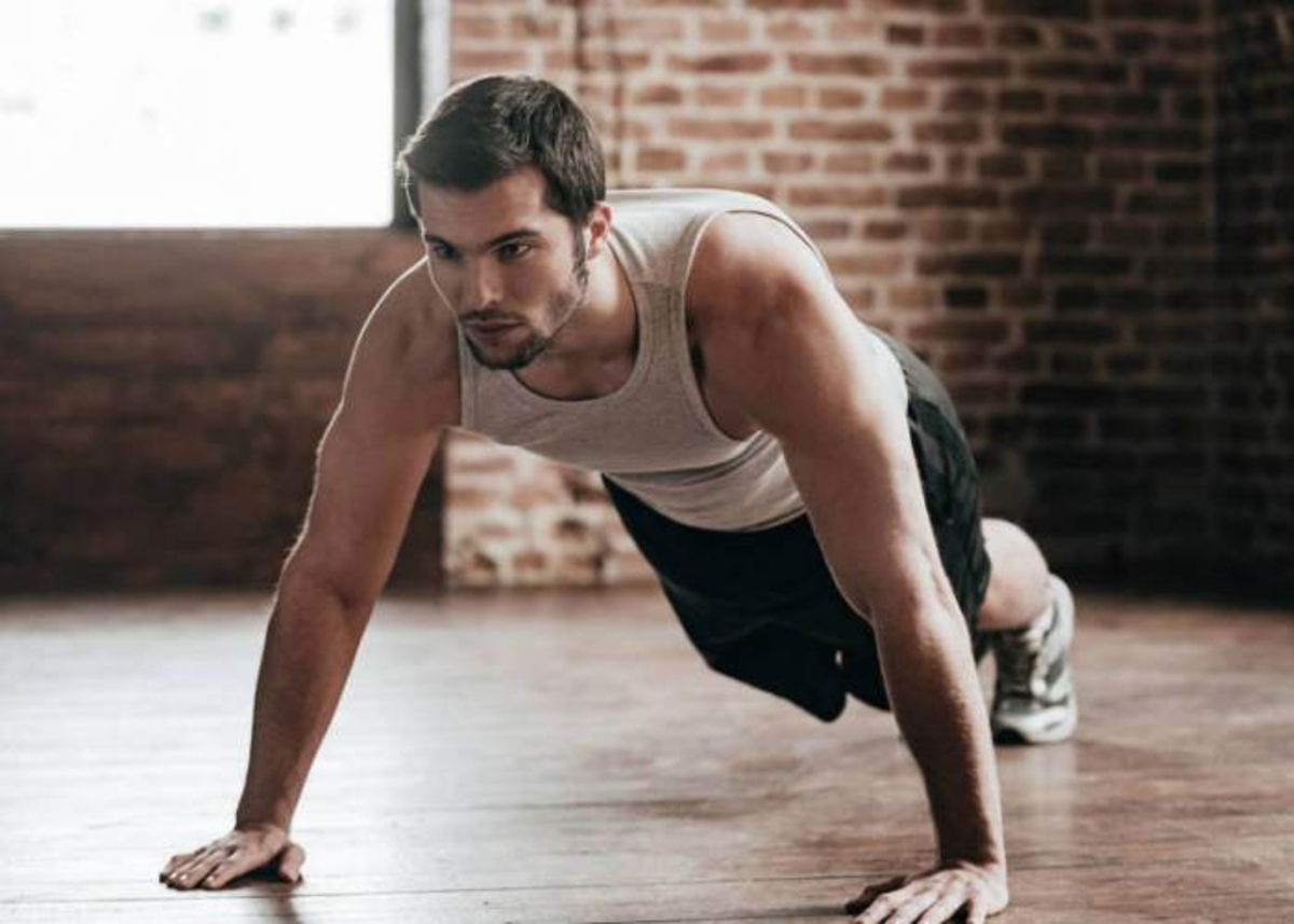 Hombre realizando tabla