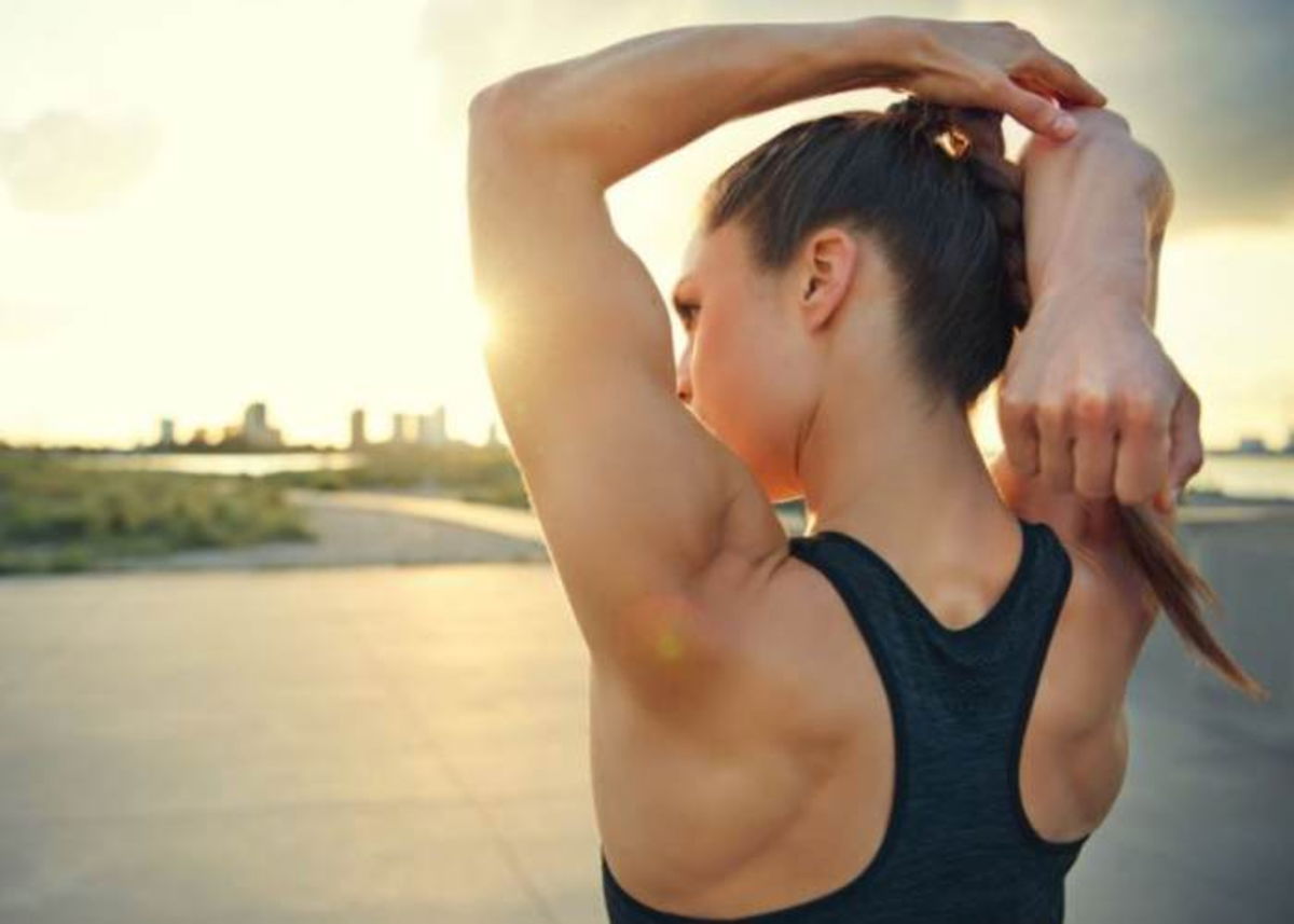 Mujer brazos tonificados