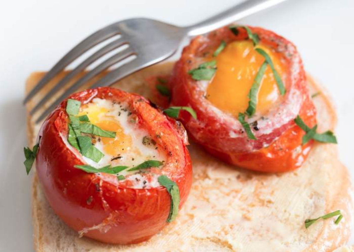 Tomate relleno huevo